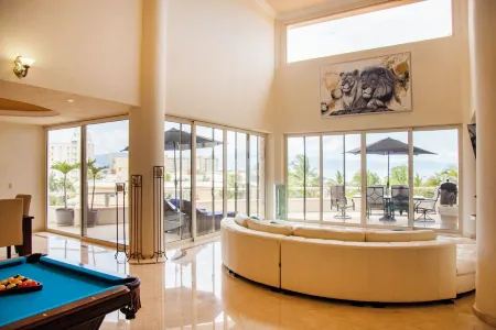 Gorgeous Two-Story Penthouse Private Community on the Beach!