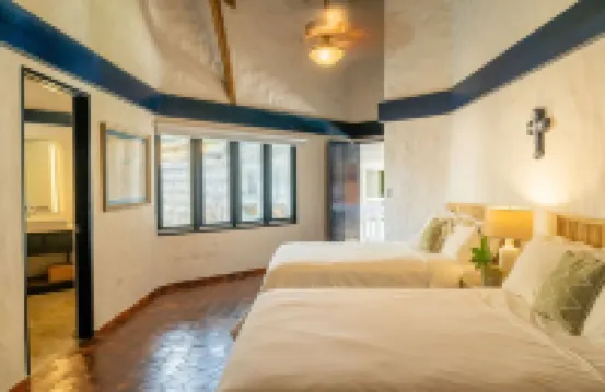 Newly remodeled Ocean view villa- Staff included, golf carts available.