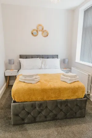 Gateshead Services Apartment - Ideal for holidays and contractors Отели рядом с достопримечательностью «Мост Миллениум»