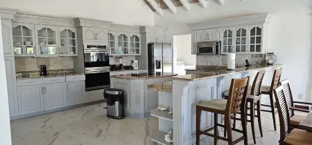 Pelican Beach Villa # 2 Отели в г. Уитби