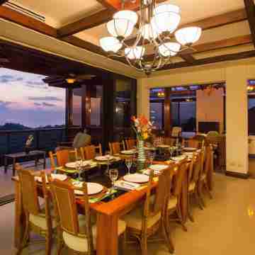 Luxurious, Private Chef,  Mesmerizing views, lots of WILDLIFE Dining/Meeting Rooms