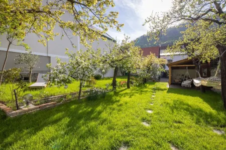 Historic winegrower's house in the Wachau wine region on the Danube with pool & sauna Отели в г. Кремс-Ланд