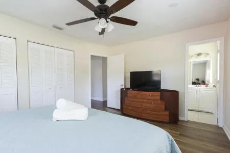 Delray Pool House Central Location Отели рядом со станцией Delray Beach Tri Rail Station