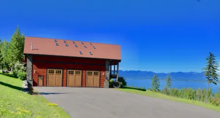 14,229sqft Estate on 8ac w/ 4100sqft Guest home TikiBar HotTub Overlooking GNP! Отели в г. Лейксайд