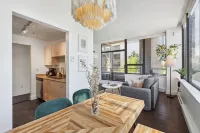 Centrally located stylish apartment in Downtown Vancouver!