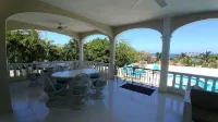 Large 6 bedroom, Luxury Villa with Pool, Ocean View, Fully Staffed, Near Beach!