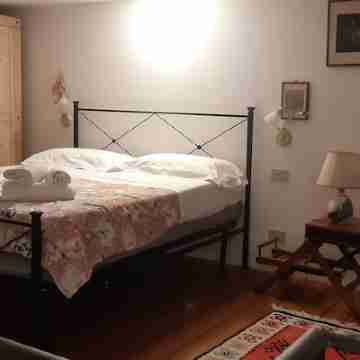 In Chianti along the Francigena - La Voliera Country House Rooms