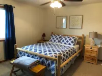 Chetek Country Home 4 bedroom/3 bathroom 4 acre property (Sleeps 15) Hoteles en Condado de Barron