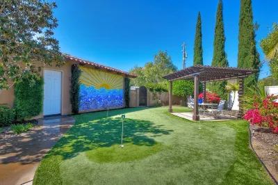 The Sunset House San Diego country living close to the beach!