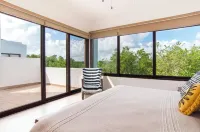 3 Bdrm. townhouse in gorgeous Akumal with WiFi & AC. Beach Club steps away!