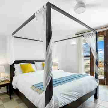 Tropical Oasis in St. Martin 5 min to beach! Huge private pool+panoramic views!! Rooms