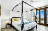 Tropical Oasis in St. Martin 5 min to beach! Huge private pool+panoramic views!! Hotels near Dawn Beach