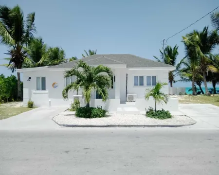 960 Sq. ft  Beach  Front Villa located in Steventon, Exuma,  Bahamas . Hotels in Steventon