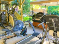 Spacious 5-bedroom wine country retreat in downtown Cloverdale Hotels in Cloverdale