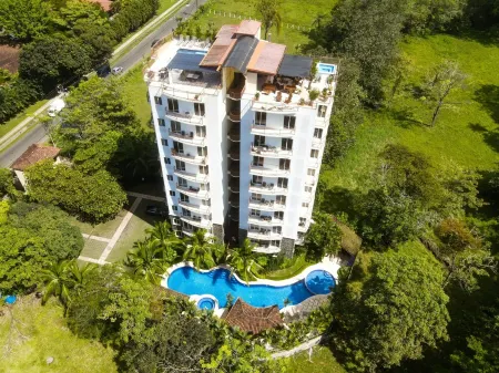 Herradura Beach Jaco Beach Penthouse with private Rooftop Terrace, amazing Views Отели рядом с достопримечательностью «Punta Leona»