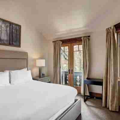 4 Bedroom Luxury Townhome in Lionshead Village Rooms