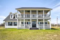 Spacious Texas Getaway w/ Fire Pit & Pond! - 3-Star