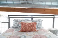 BRIGHT + MODERN OC LOFT GETAWAY!