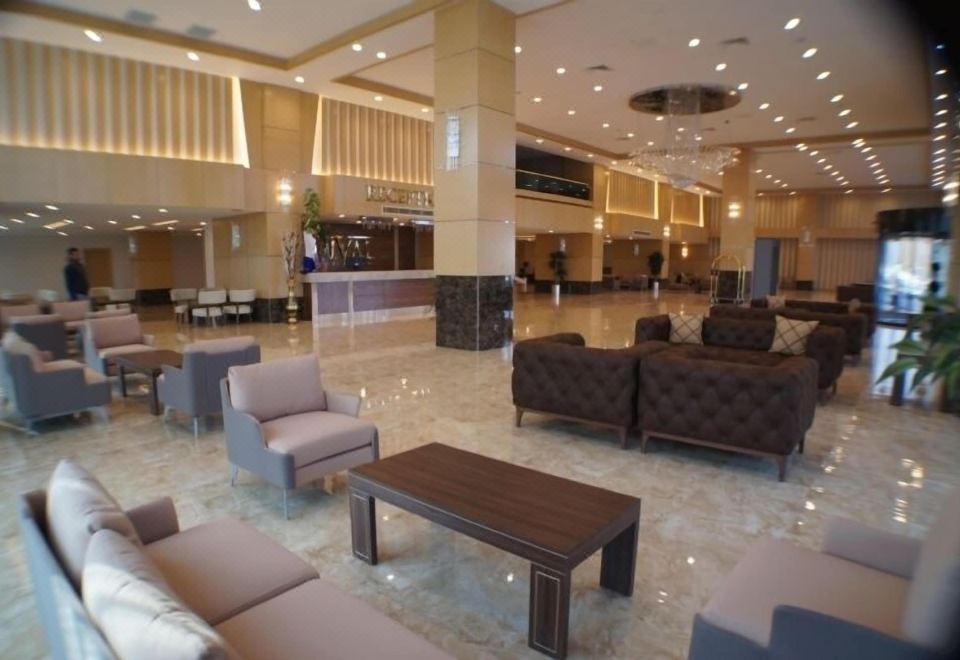 디발린 호텔의 세련된 인테리어와 로비 모습