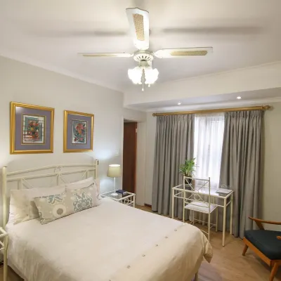 Old Oak Guest House Hotels near Vodacom Techno Centre