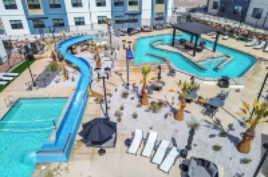 25 Mi to Zion: Rock 'n' Roll Condo w/ Mtn View!