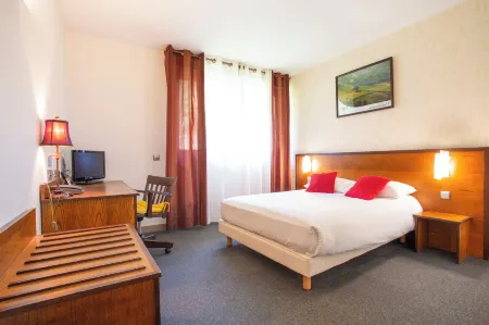 Logis Hôtel et Restaurant la Bombardière Отели в г. Пюэшурси