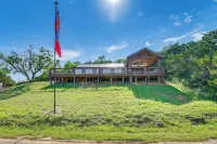 Lake View + Huge Deck: Cozy Possum Kingdom Retreat