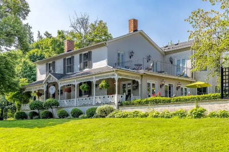 The Old Bank House Отели рядом с достопримечательностью «Флорал Клок»
