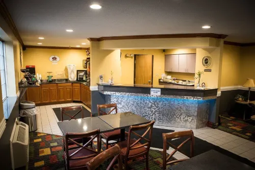 Regency Inn & Suites Hotels in Rogers