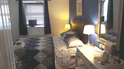 Bed and Blueberry Two Bed Suite for 2,3, or 4 People