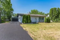 Charming Contemporary Family Home 3 Bedroom Home by RedAwning - 3-Star