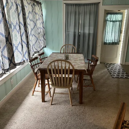 Historic Beach Side Getaway - Pet Friendly, Wifi 3 Bedroom Cottage by Redawning