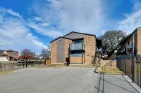 Fort Worth Home w/ Patio: 5 Mi to Dtwn! - Apartments