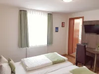 호텔 가르니 골데네 트라우베