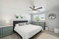Family-Friendly Desert Oasis 5 Bedroom Home by RedAwning