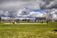 Cozy Getaway w/ Yard & Patio: 4 Mi to Hayden Lake! - 3-Star
