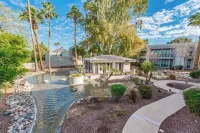 Sleek Phoenix Condo Walk to Biltmore Fashion Park