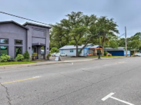 Downtown Ocean Springs Retreat 1 Mi to Beach! Hotels in Ocean Springs