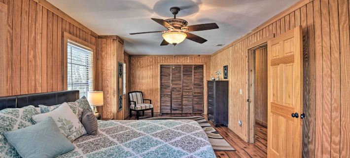 St Johns River Canal Home w/ Grill! Hotels in Putnam County