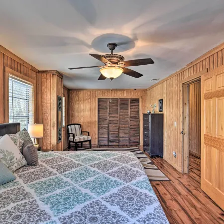 St Johns River Canal Home w/ Grill!