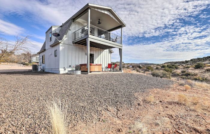 Wine Country Retreat in Cornville: Hot Tub & View