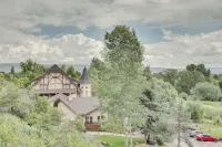 Luxe Midway Condo w/ Golf Course & Mountain Views! -  Apartamentos vacacionales