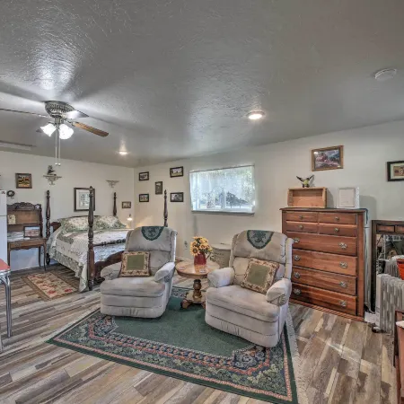 Pet-Friendly Libby Cottage w/ Mountain Views!