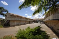 Highlander Motor Inn - parking