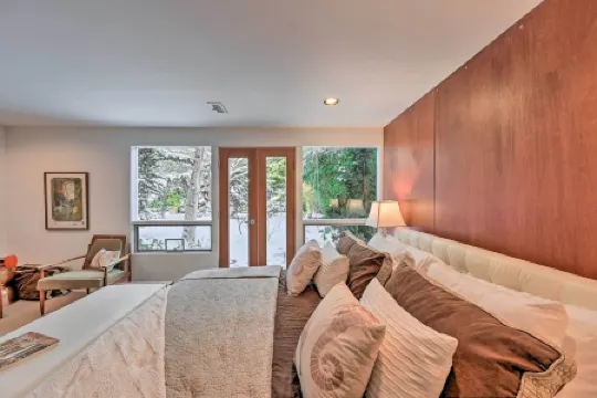 Edmonds Apartment with Private Wine Cellar!