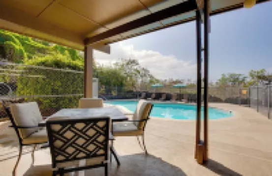 Kailua-Kona Condo Steps to Beach and Downtown!