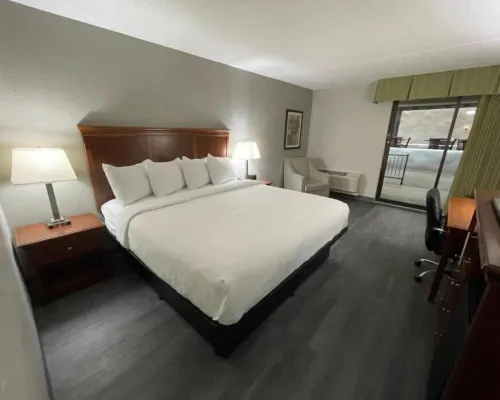Pine Lake Resort and Banquets Hotels in La Porte