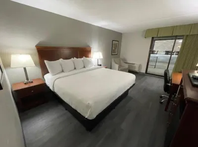 Pine Lake Resort and Banquets Hotels in 