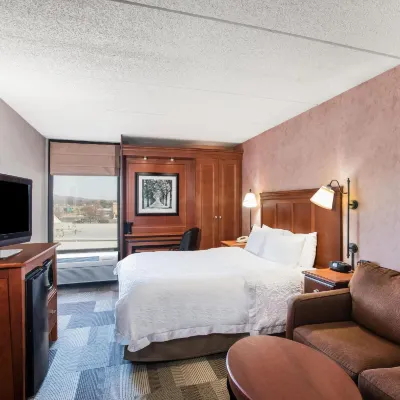 Hampton Inn West Springfield Hotels near MassMutual Center