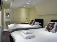 The Old Bear Inn Hotels in Cricklade